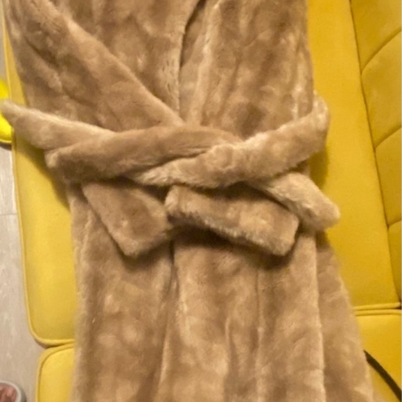 Saks Fifth Avenue fur coat - Picture 3 of 3